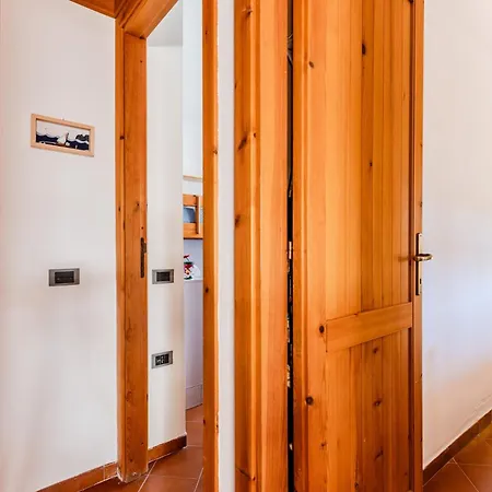 Casa vacanze Golden Nest, 300 Mt From The Solanas (Cagliari)