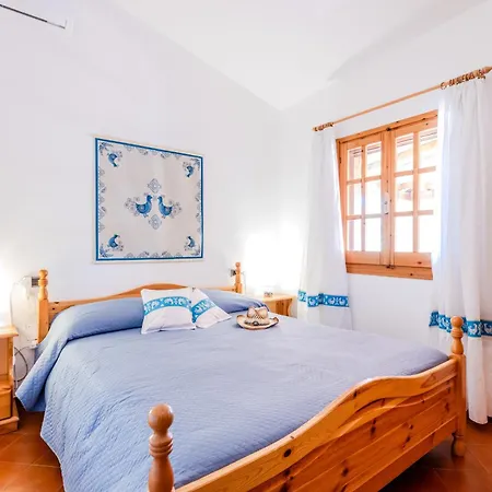 Сasa de vacaciones Golden Nest, 300 Mt From The