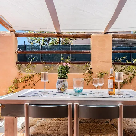 Сasa de vacaciones Golden Nest, 300 Mt From The